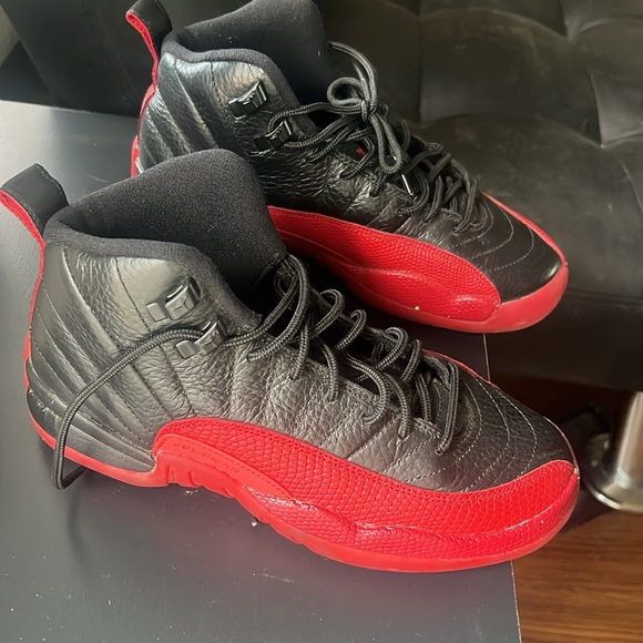 Jordan 12 - Picture 2 of 4